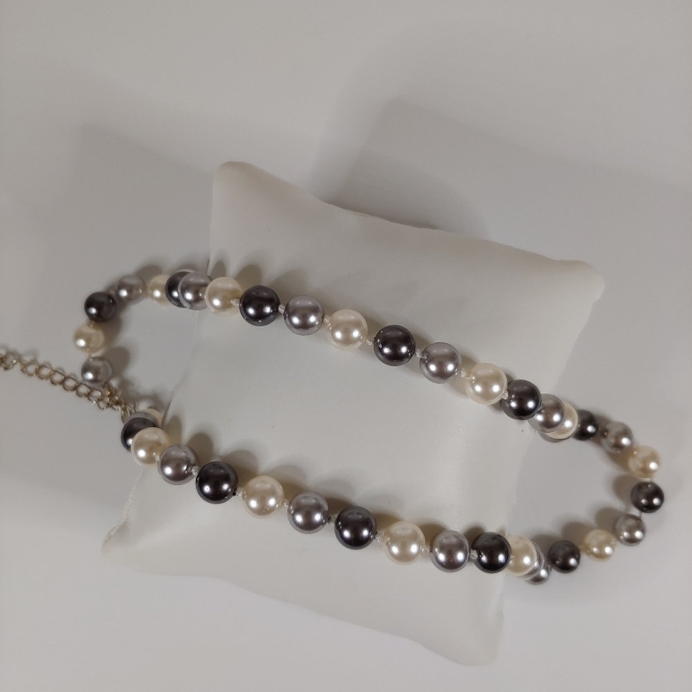 🥑 RMN Glass Pearl Necklace